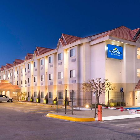 Microtel Inn & Suites by Wyndham Chihuahua Bagian luar foto