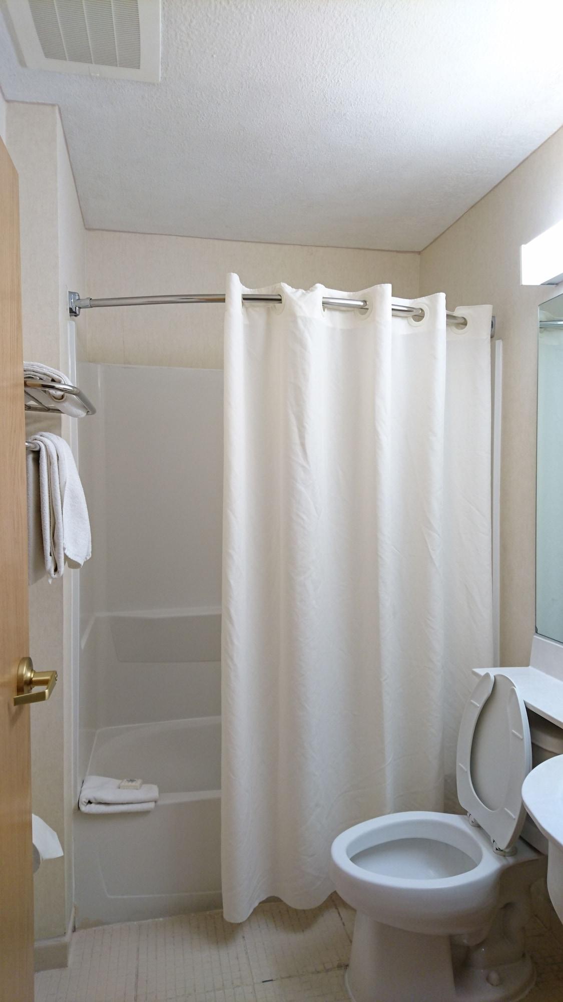 Microtel Inn & Suites by Wyndham Chihuahua Bagian luar foto