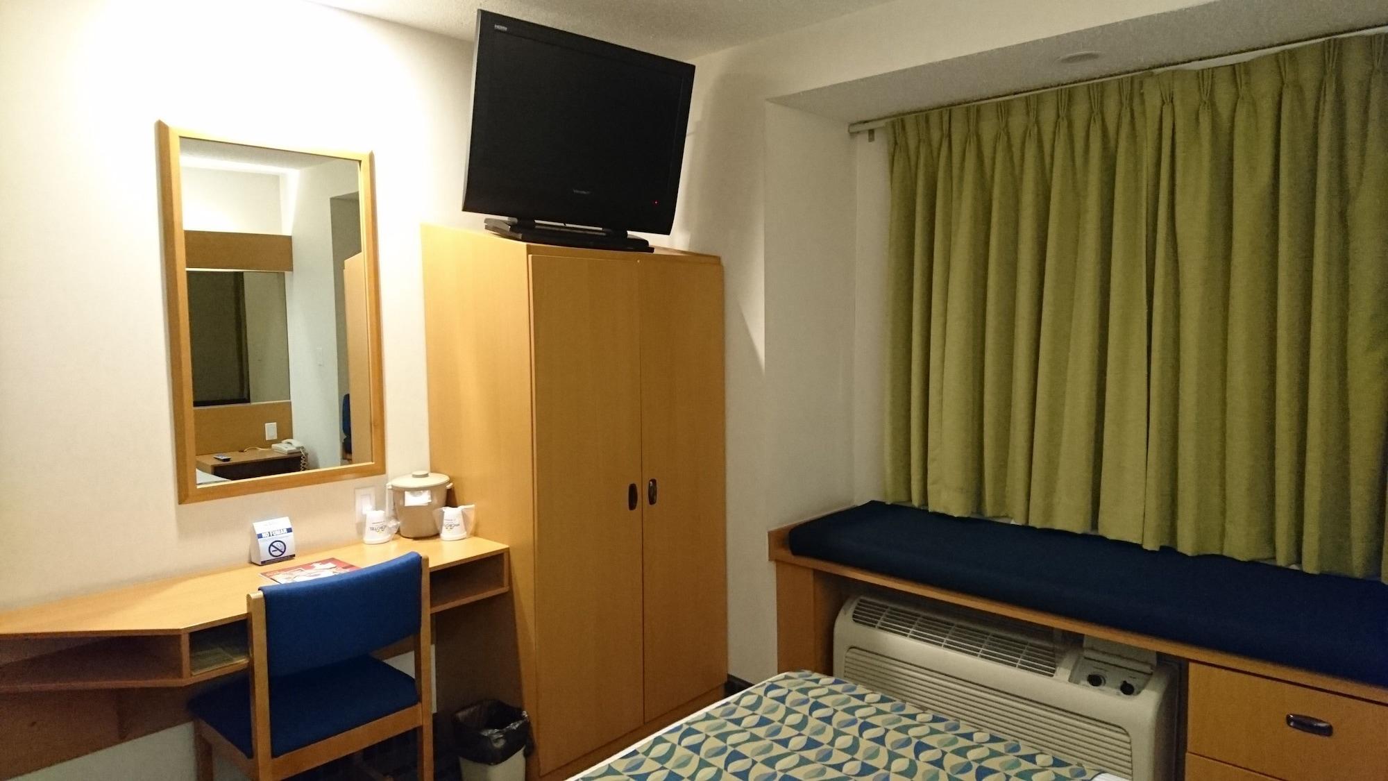 Microtel Inn & Suites by Wyndham Chihuahua Bagian luar foto