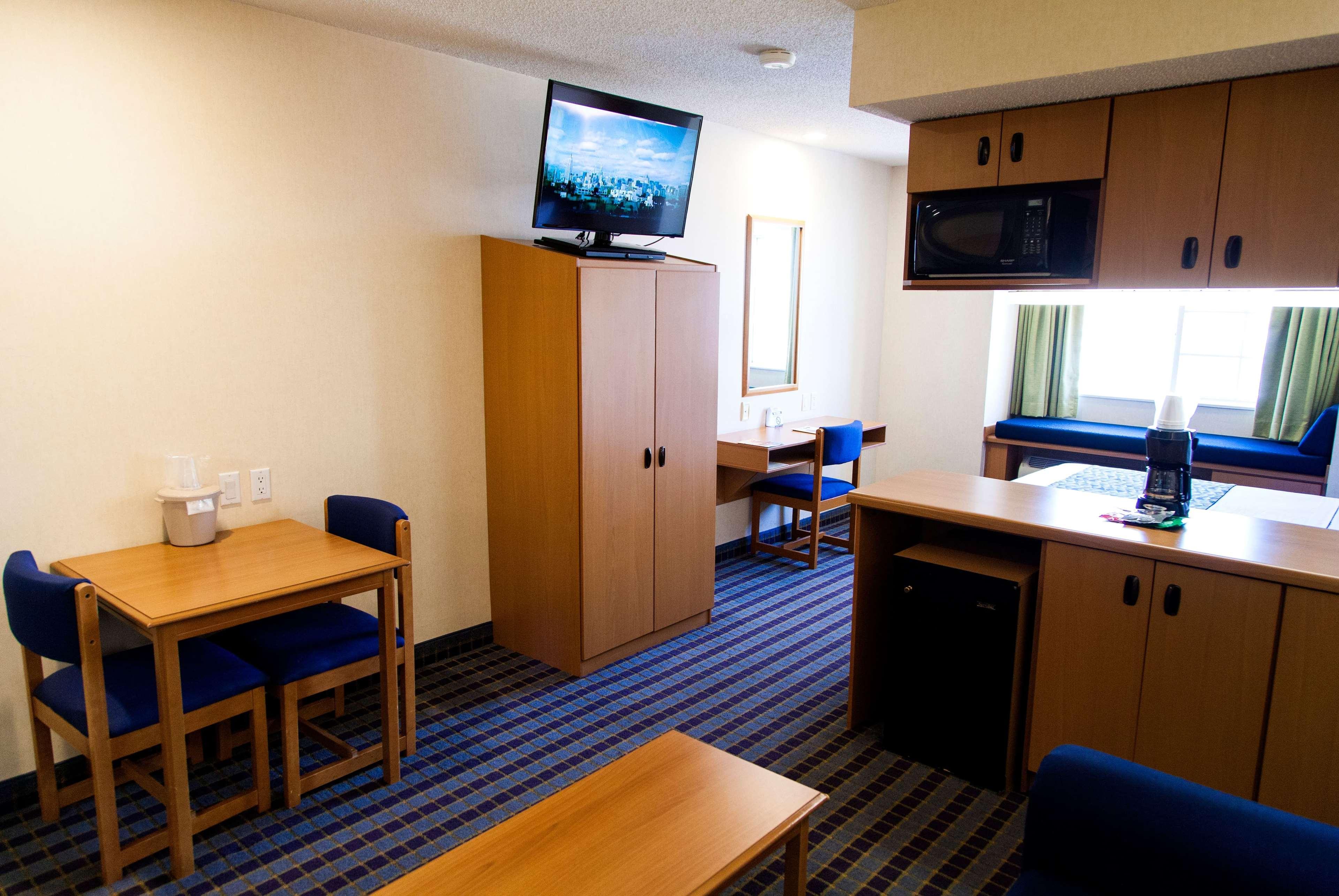 Microtel Inn & Suites by Wyndham Chihuahua Bagian luar foto