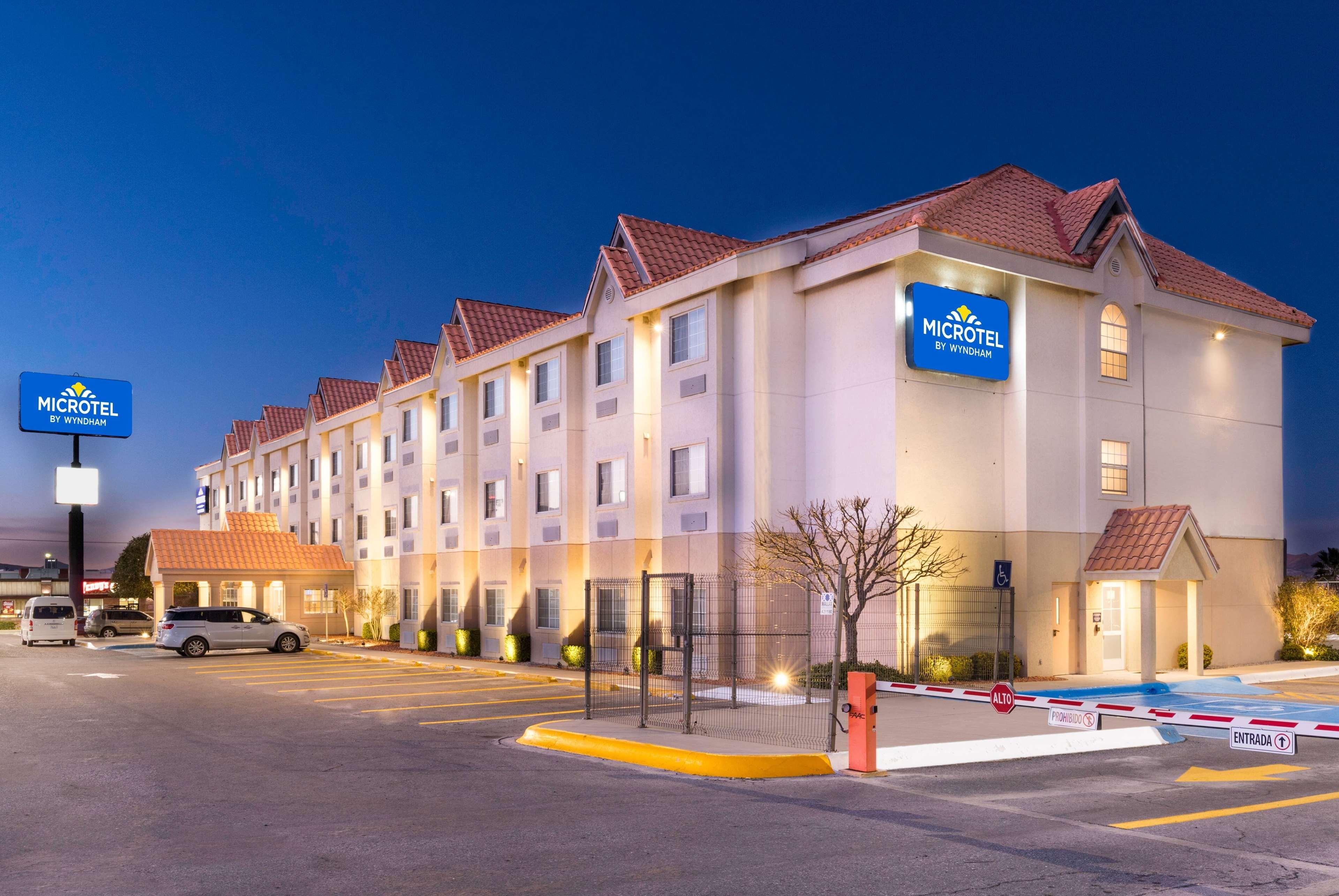 Microtel Inn & Suites by Wyndham Chihuahua Bagian luar foto