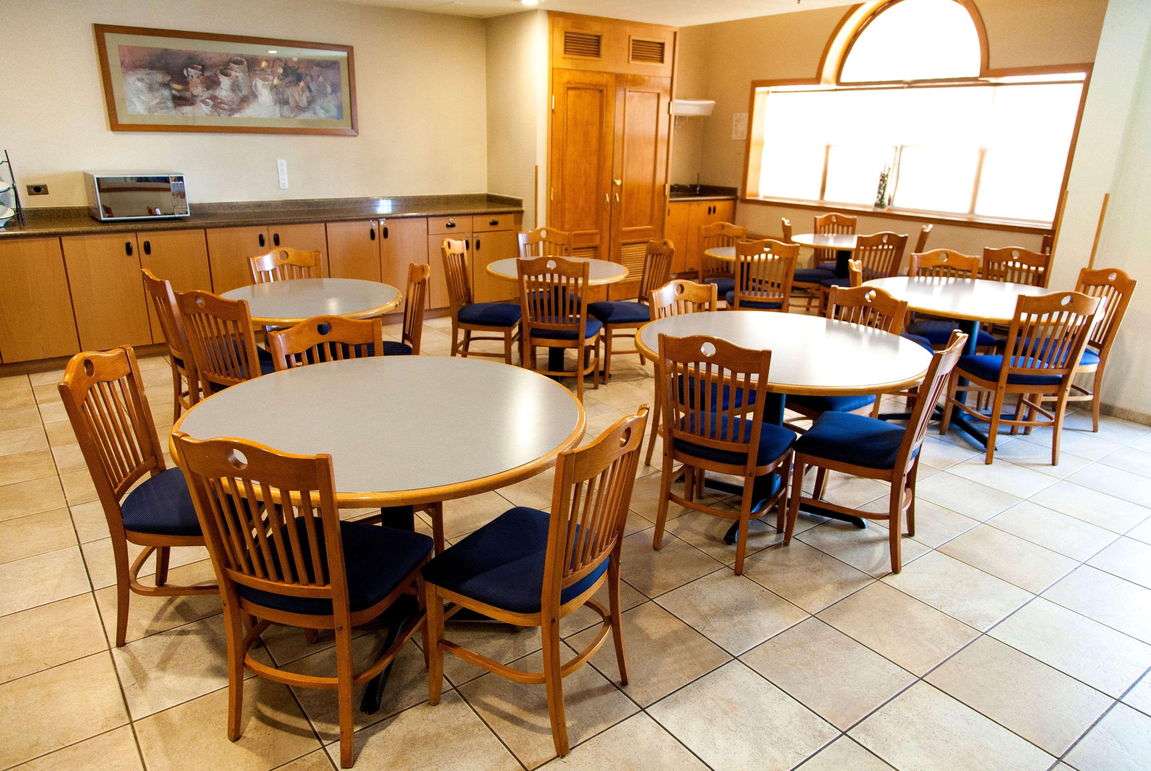 Microtel Inn & Suites by Wyndham Chihuahua Bagian luar foto