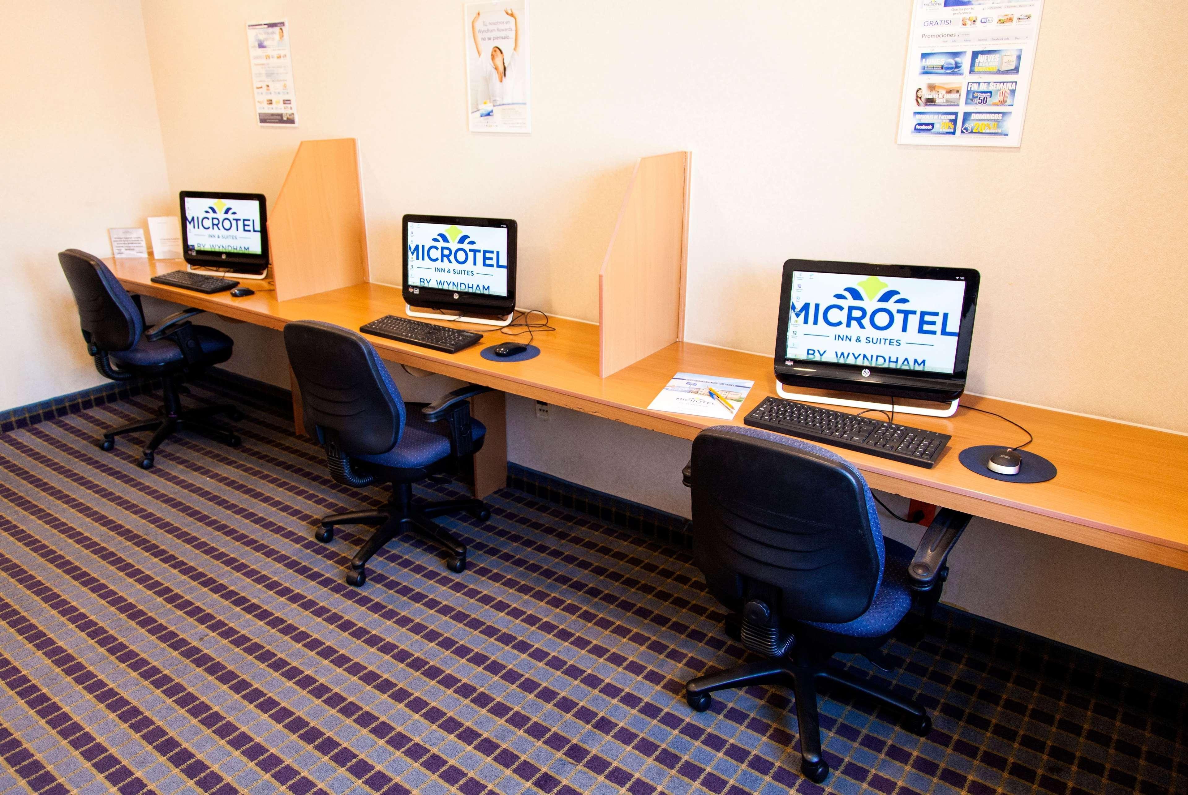 Microtel Inn & Suites by Wyndham Chihuahua Bagian luar foto