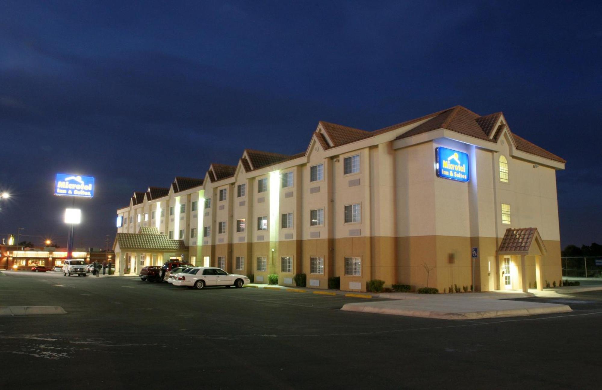 Microtel Inn & Suites by Wyndham Chihuahua Bagian luar foto