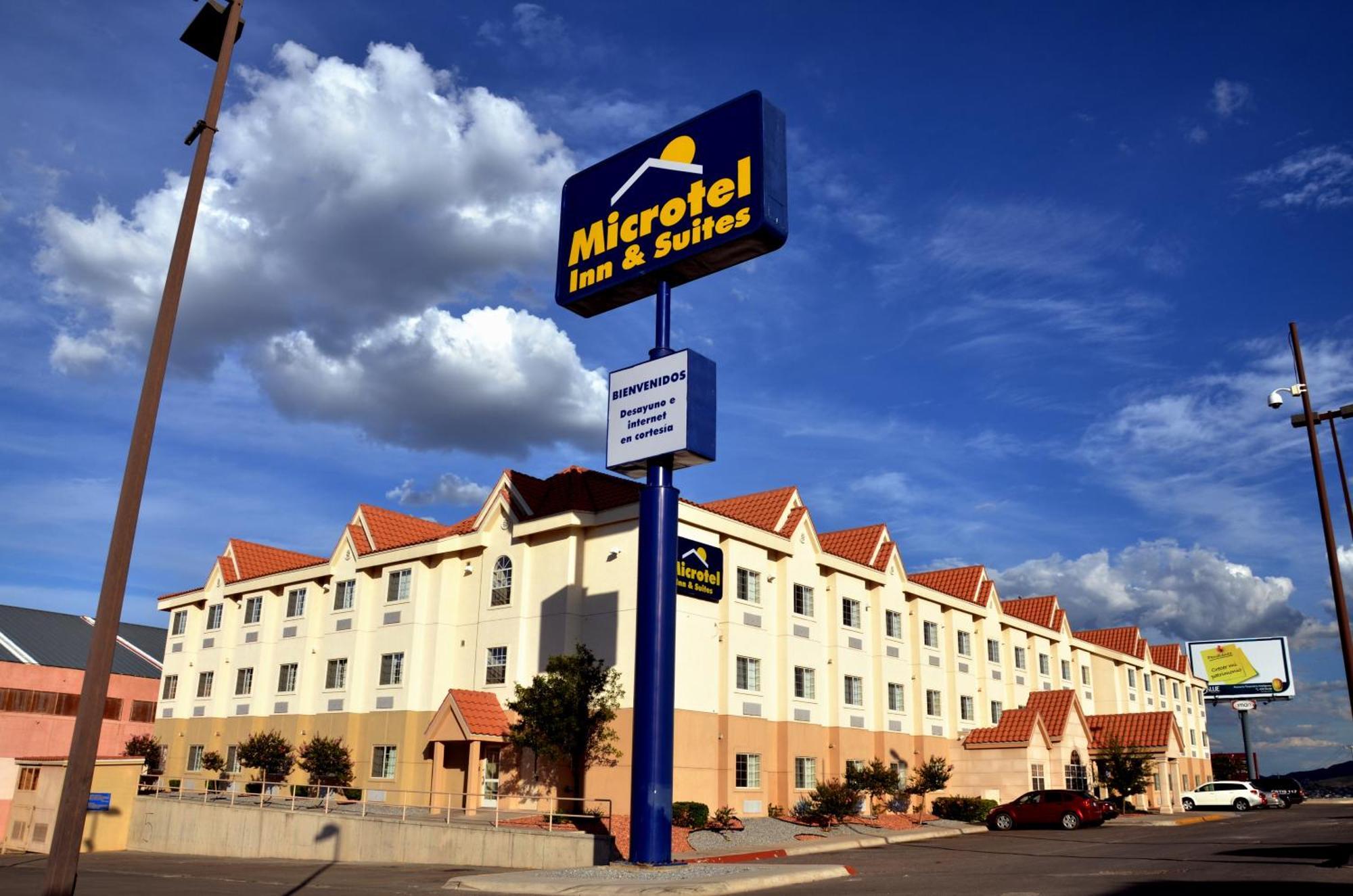 Microtel Inn & Suites by Wyndham Chihuahua Bagian luar foto