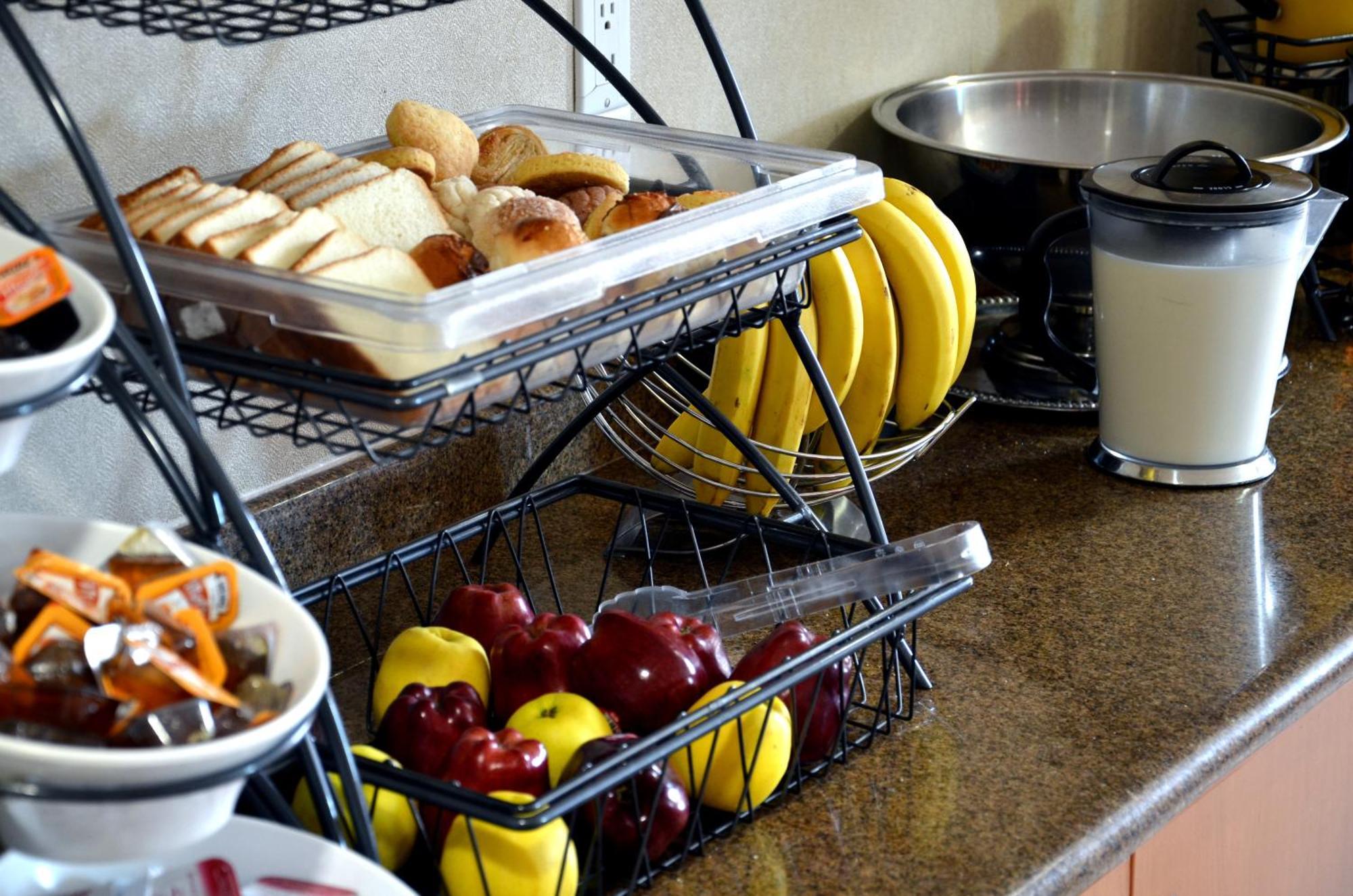 Microtel Inn & Suites by Wyndham Chihuahua Bagian luar foto