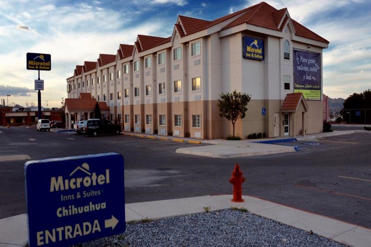 Microtel Inn & Suites by Wyndham Chihuahua Bagian luar foto