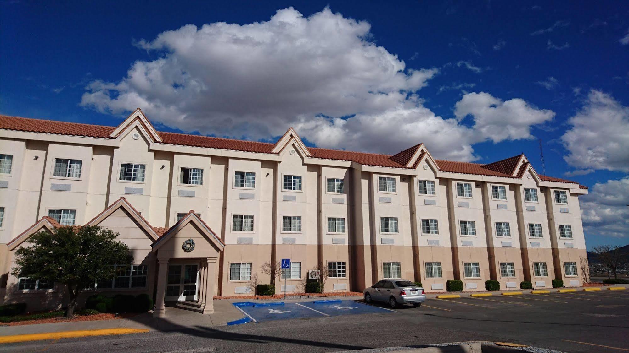 Microtel Inn & Suites by Wyndham Chihuahua Bagian luar foto